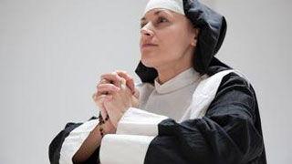 比基尼修女,塑造自信与美丽的独特旅程